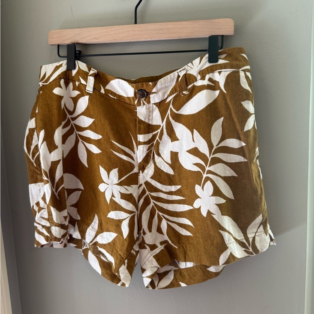 Old Navy White Bermuda Shorts Relaxed Fit